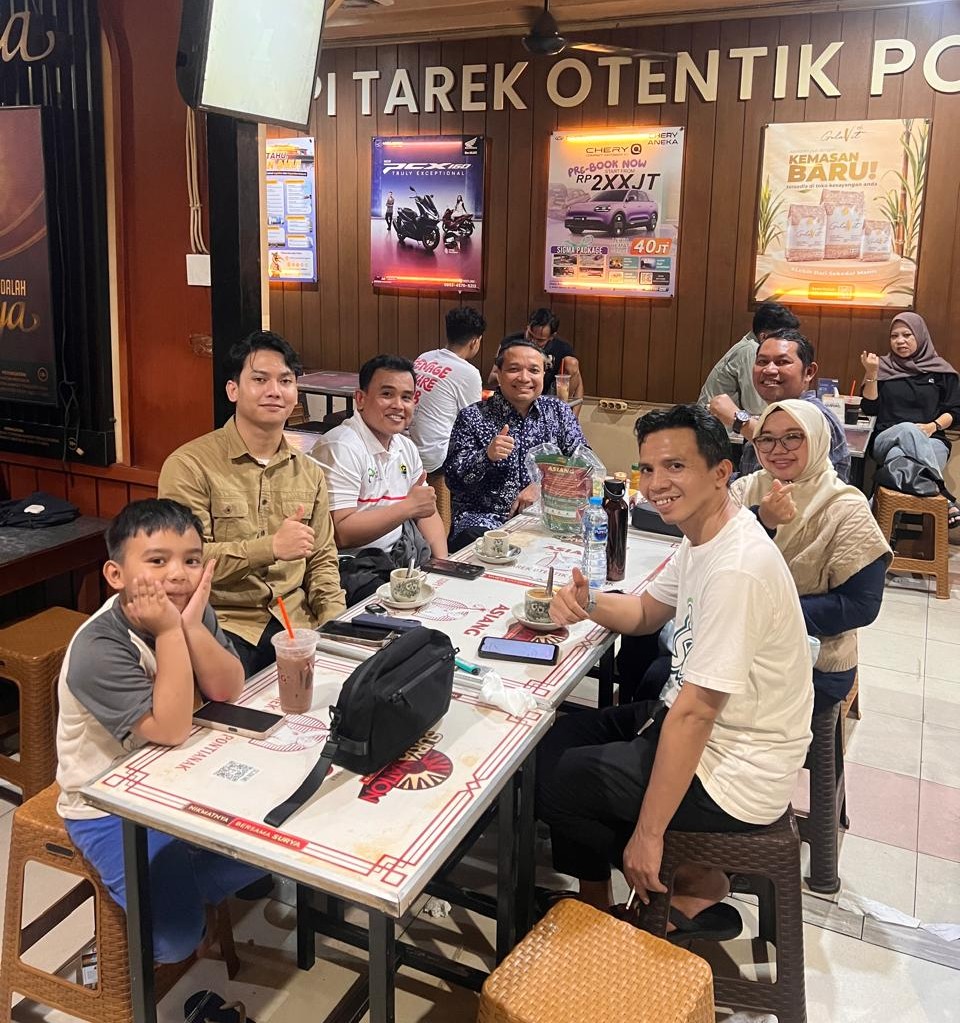 Bukan Sekadar Ngopi! Hangatnya Silaturahmi dan Pertukaran Gagasan Akademik di Warkop Tarek Pontianak