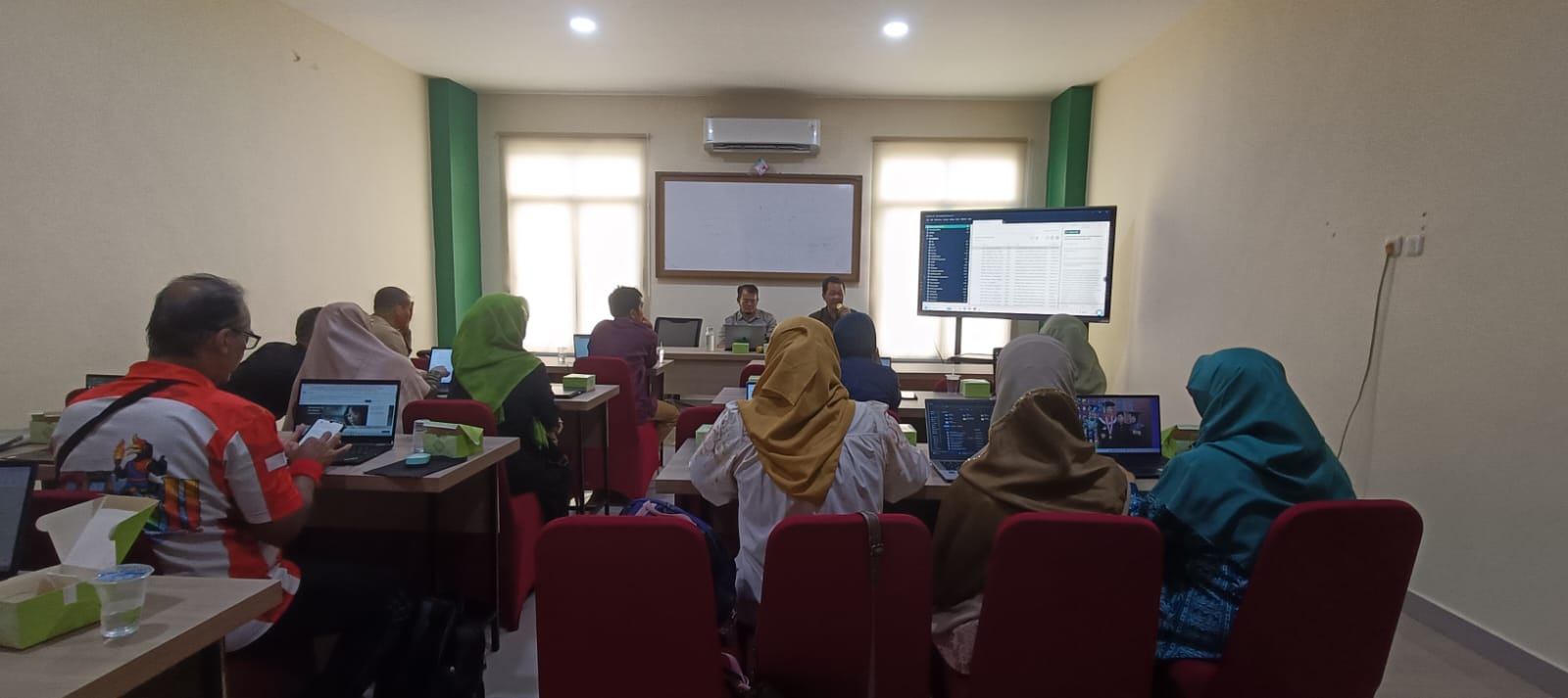Semangat Tak Surut! Hari Kedua Bimtek Publikasi Ilmiah Internasional, Dosen dan Mahasiswa Siap Mendunia
